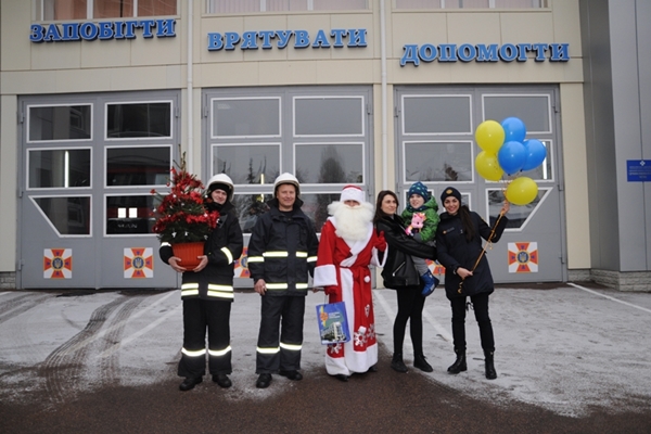 У Кропивницькому рятувальники подарували дитинi новорiчне диво (ФОТО)