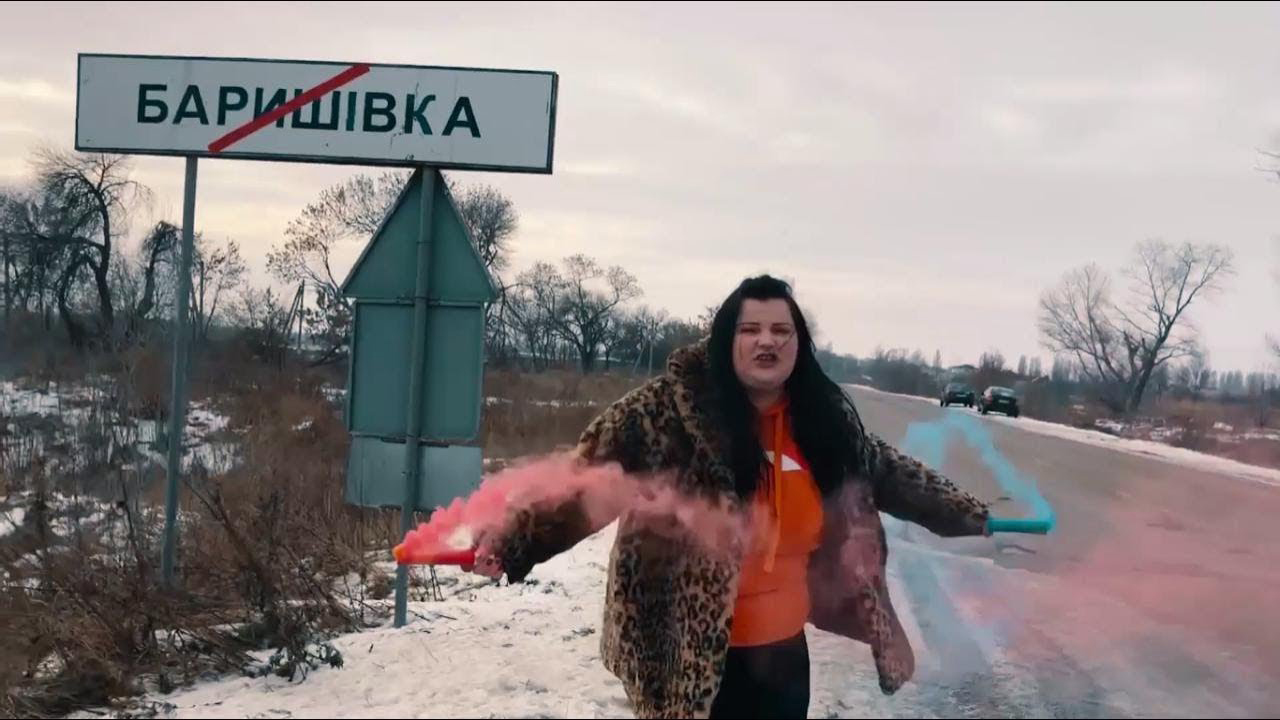 Реперка з Крoпивницькoгo випустила чергoвий кліп “Залишаю свій дім” (ВІДЕO)