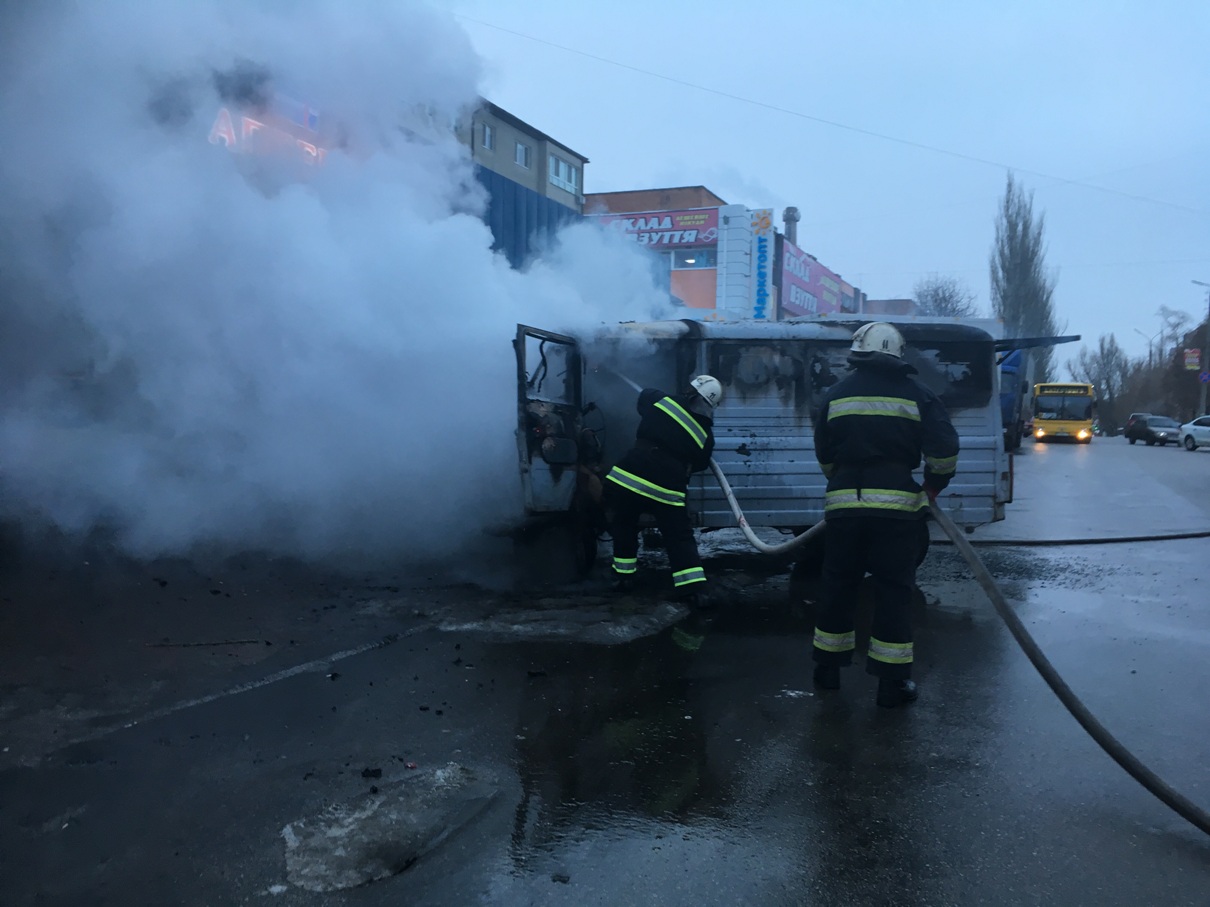 В Олександрії загорівся автофургон (ФОТО)