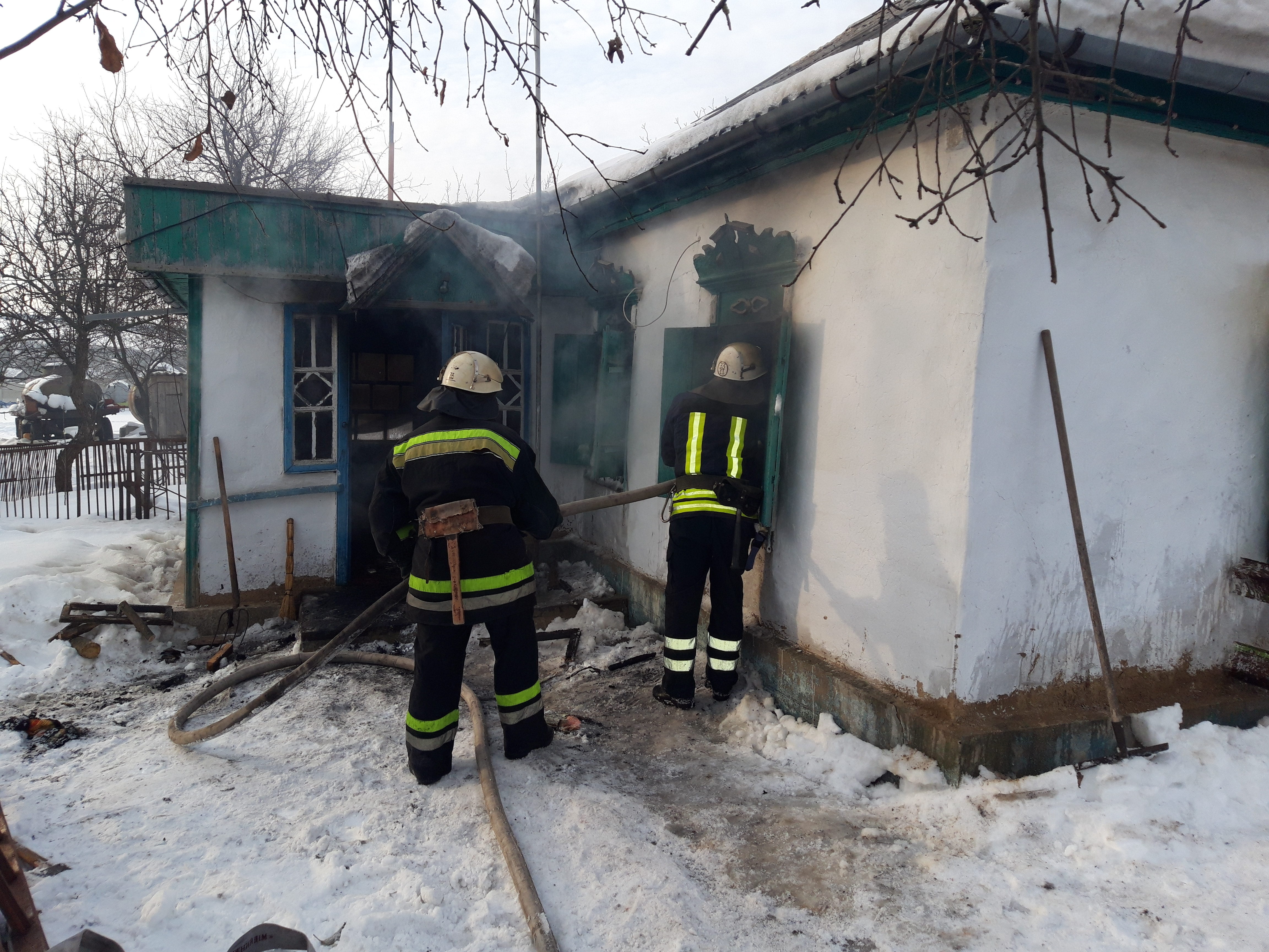 Рятувальники тричi гасили пожежi у житловому секторi на Кiровоградщинi (ФОТО)
