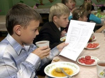 Райкович перепросив у батьків-атовців за питання харчування їхніх дітей в навчальних закладах