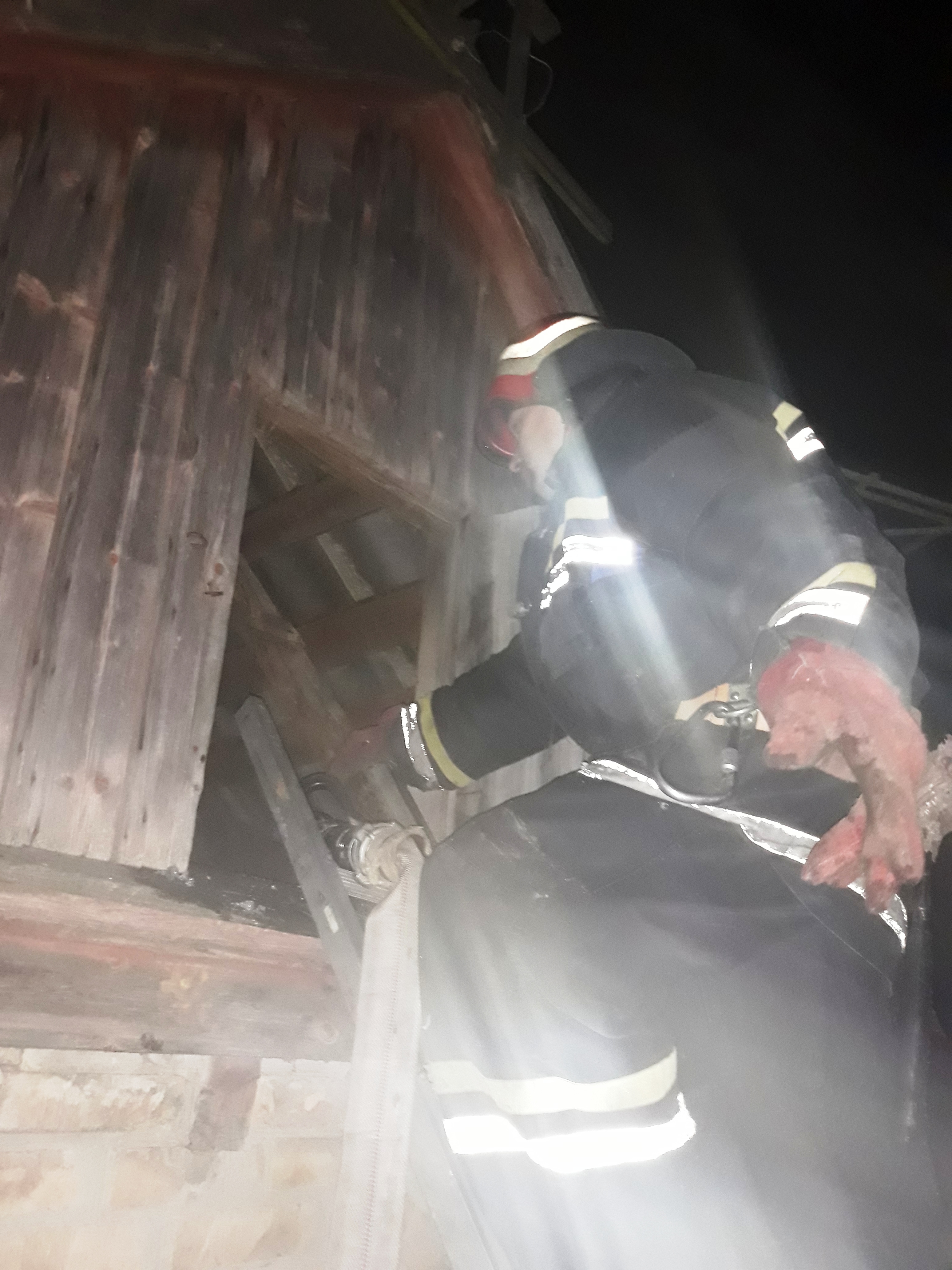 У Кропивницькому на території приватного домоволодіння сталася пожежа (ФОТО)
