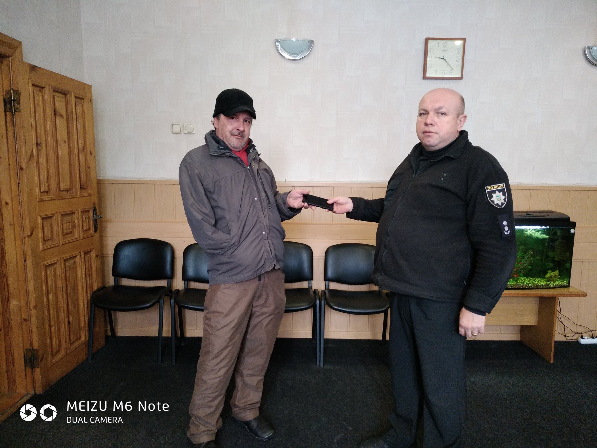 На Кіровоградщині поліцейські повернули чоловікові втрачений телефон (ФОТО)