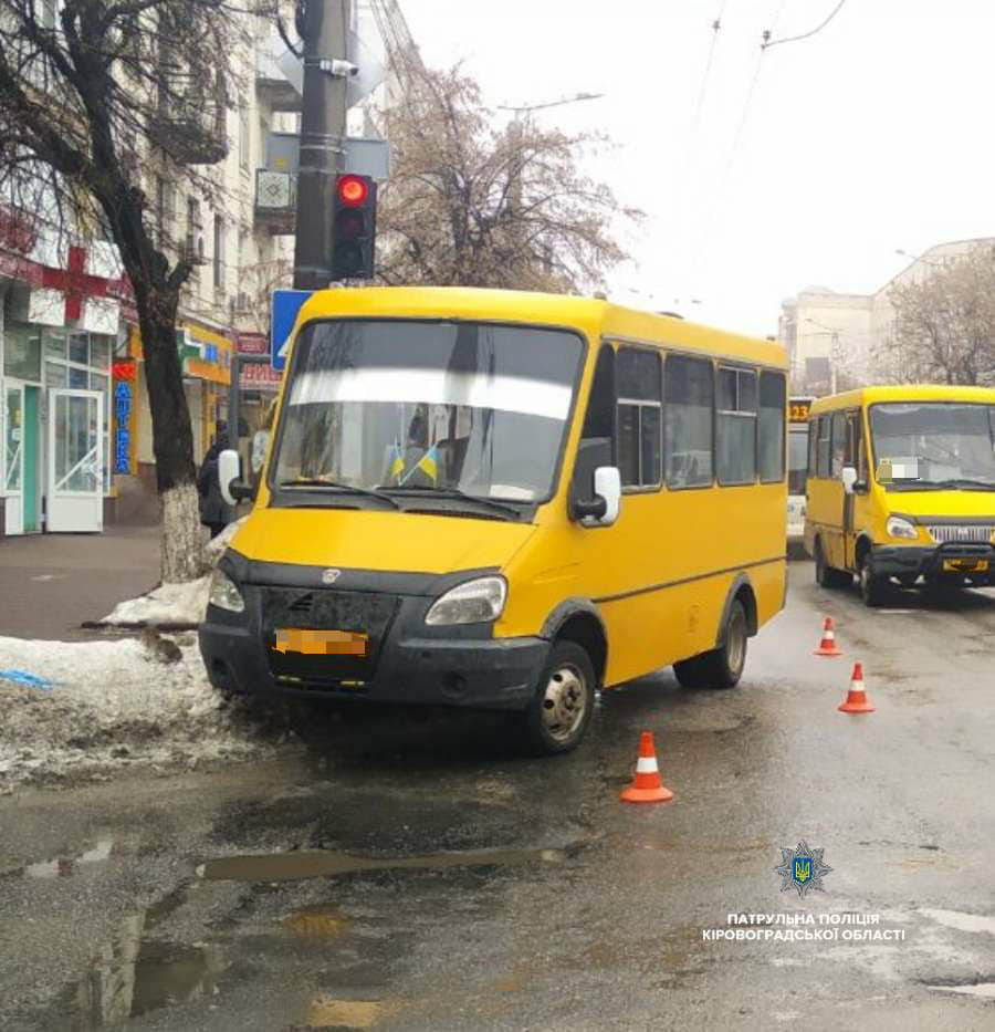 У Кропивницькому сталася ДТП за участю маршрутки (ФОТО)