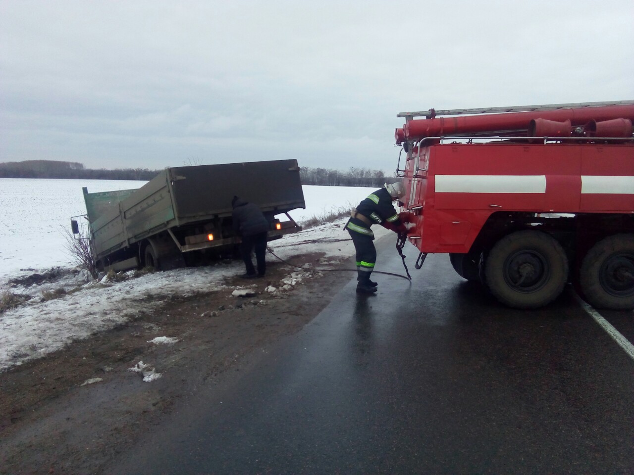 На дорогах Кіровоградщини застрягло десять автівок