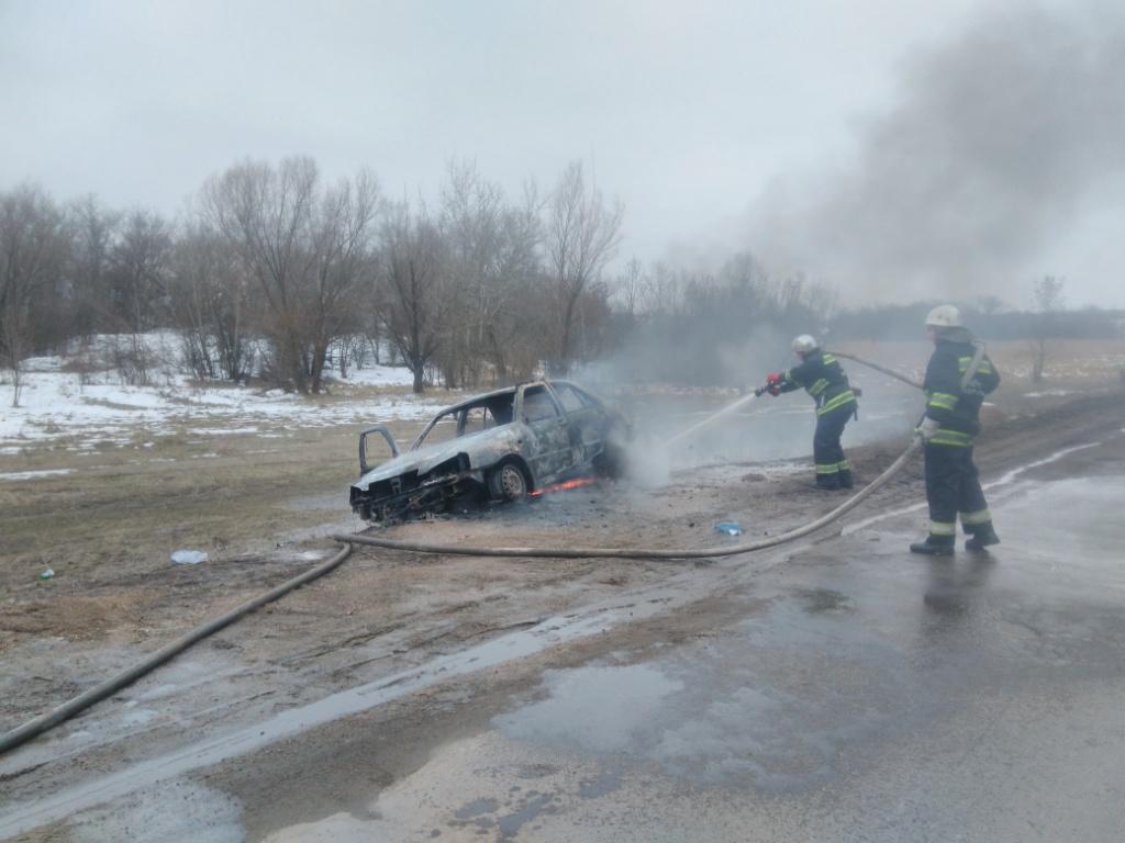 На Кіровоградщині горіла автівка (ФОТО)
