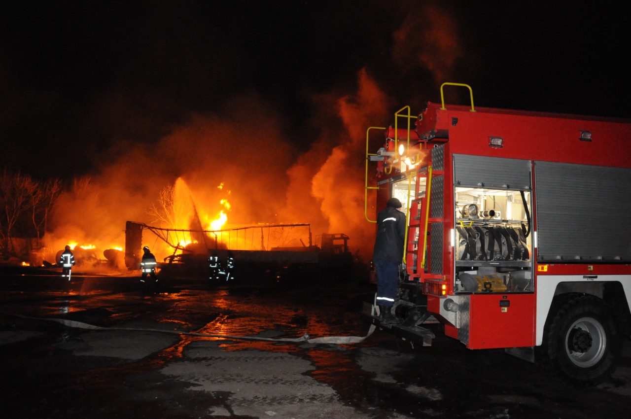 Рятувальники повідомили про попередні причини вибухів у Кропивницькому (ФОТО)