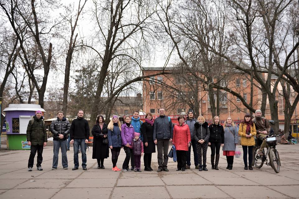 У Кропивницкому пройшла акція на підтримку дерев у центральному сквері (ФОТО)
