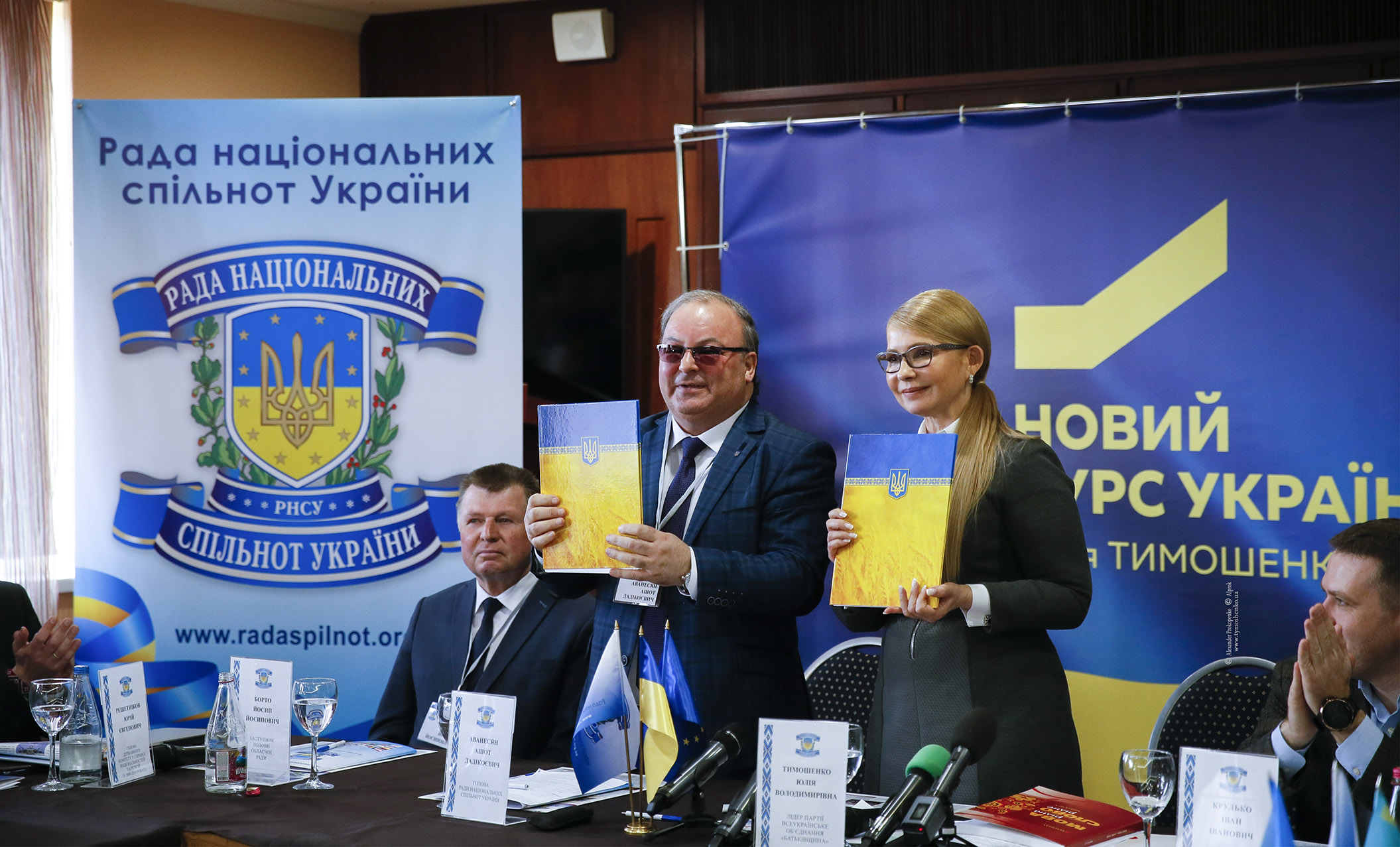 Єдність та мир, – Юлія Тимошенко та представники національних спільнот підписали Хартію міжнаціональної злагоди