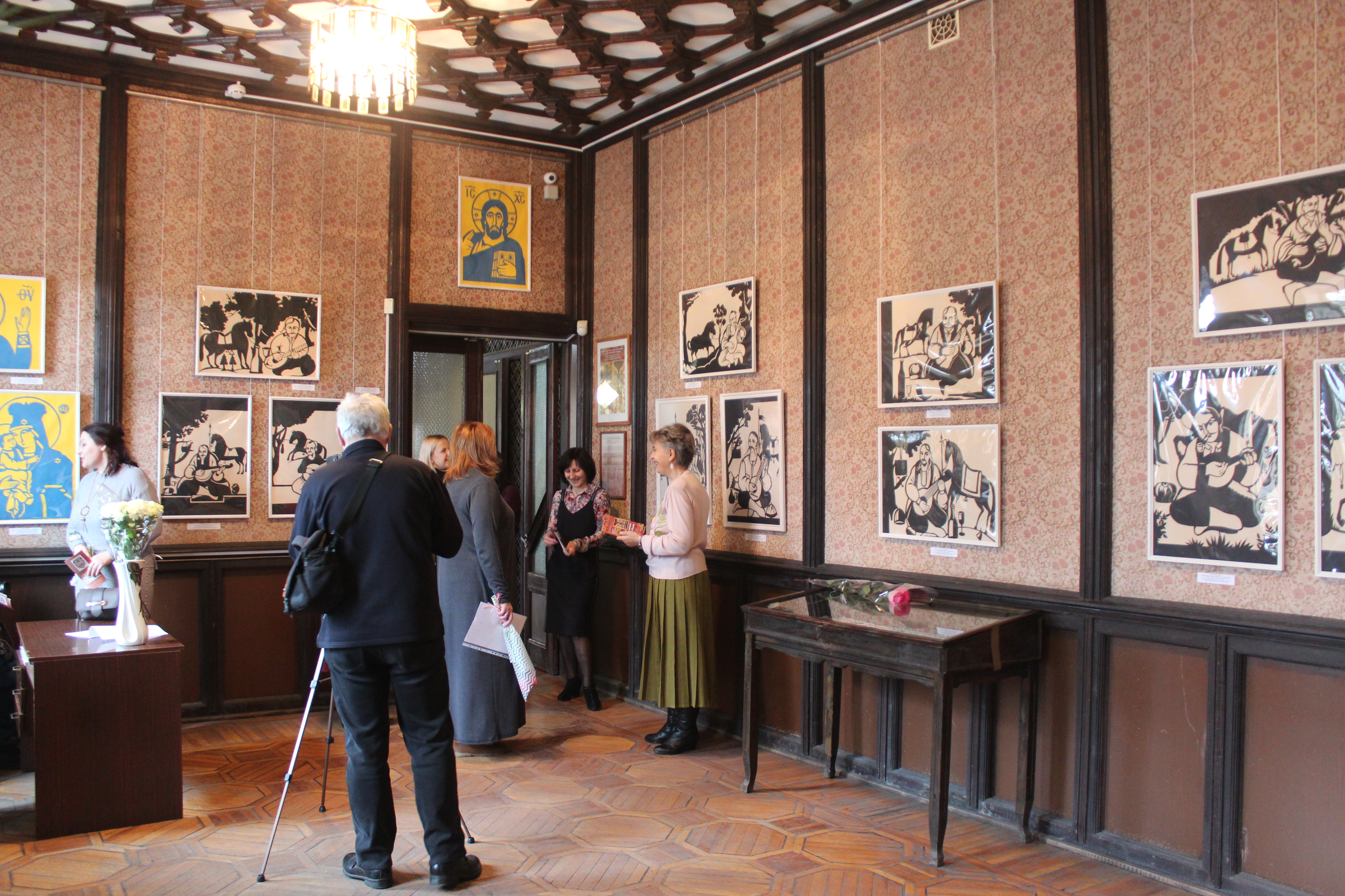 У Кропивницькому відкрилась виставка «Українське бароко у витинанках Ольги Коломієць» (ФОТОРЕПОРТАЖ)