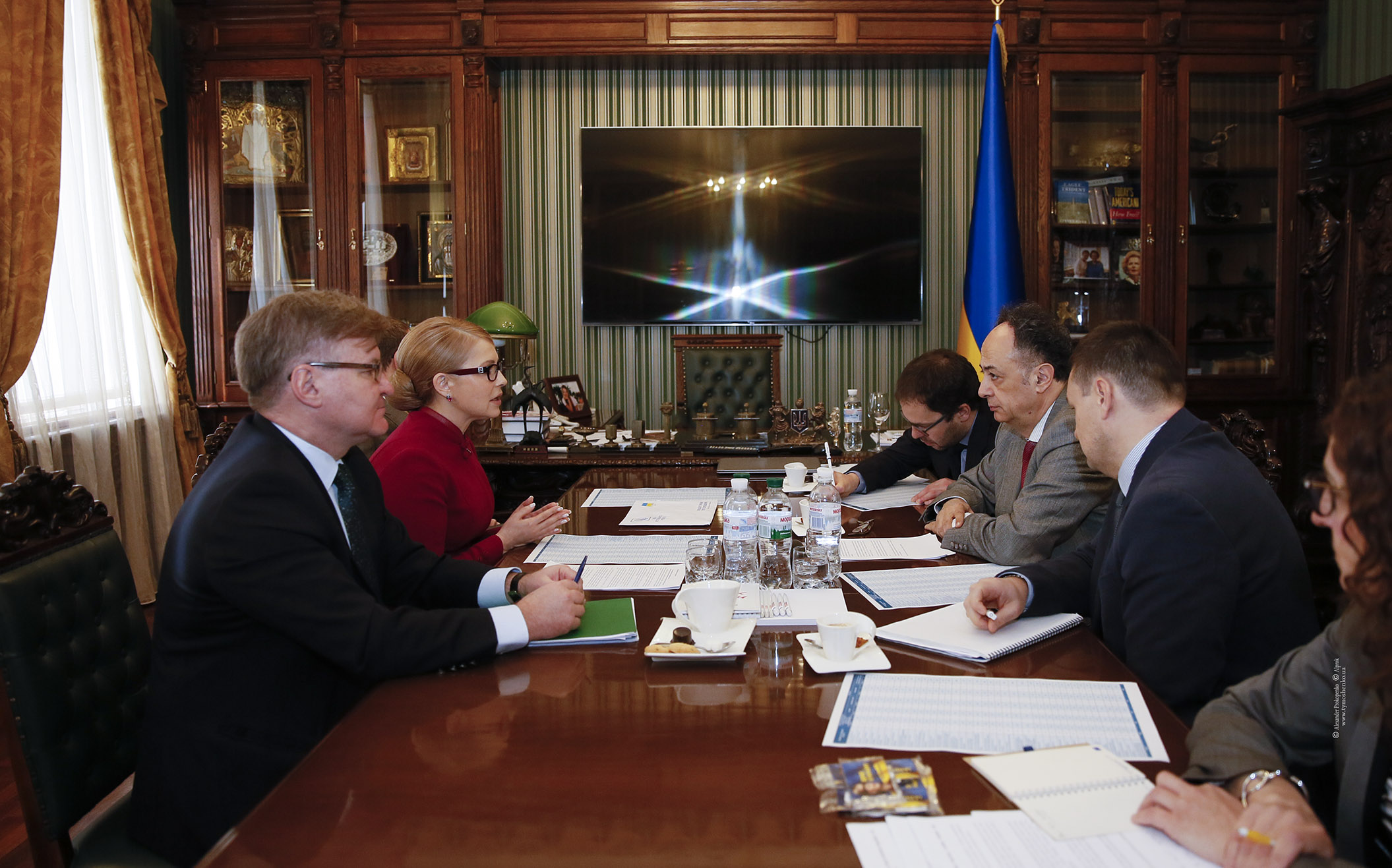 Юлія Тимошенко обговорила з Головою Представництва ЄС в Україні масштабні порушення під час виборчої кампанії