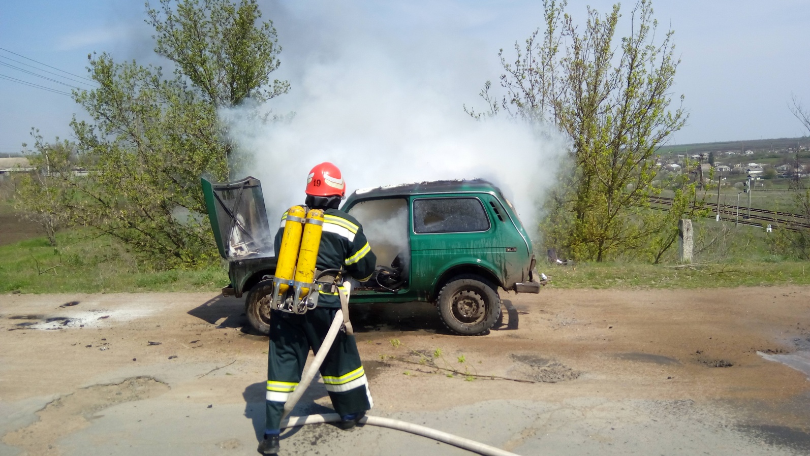На Кіровоградщині загорівся автомобіль “Нива”