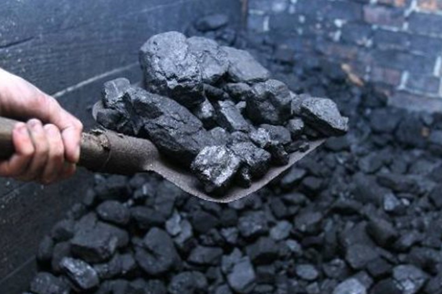 На Кіровоградщині з території вагонного депо поцупили тонну вугілля