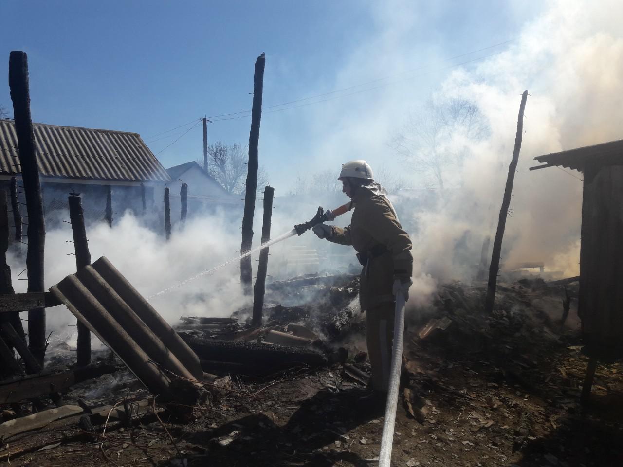 На Кіровоградщині подолано пожежу сінника (ФОТО)