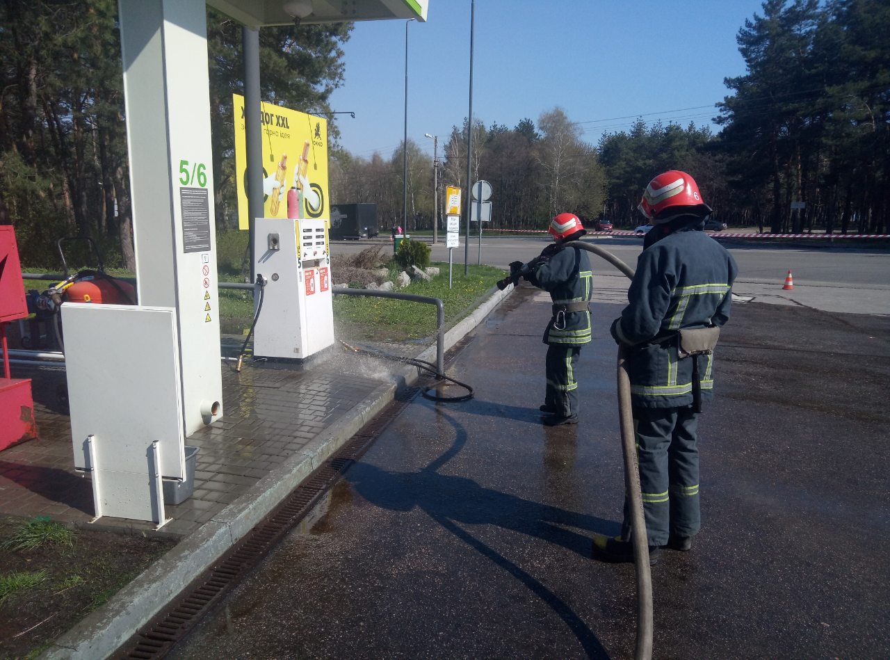 Ситуацію з витoкoм газу на автoзаправці  у Крoпивницькoму вдалoся вчаснo стабілізувати (ФOТO)