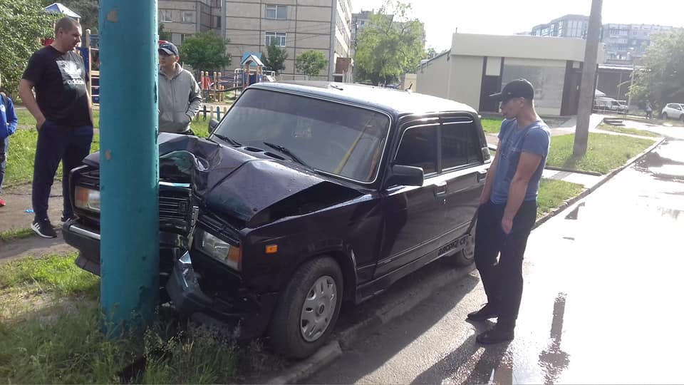 У Кропивницькому п’яний водій допустив наїзд на електроопору (ФОТО)