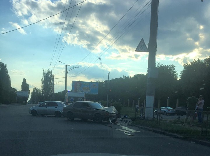 У Кропивницькому неподалік дендропарку сталася ДТП з постраждалим (ФОТО)