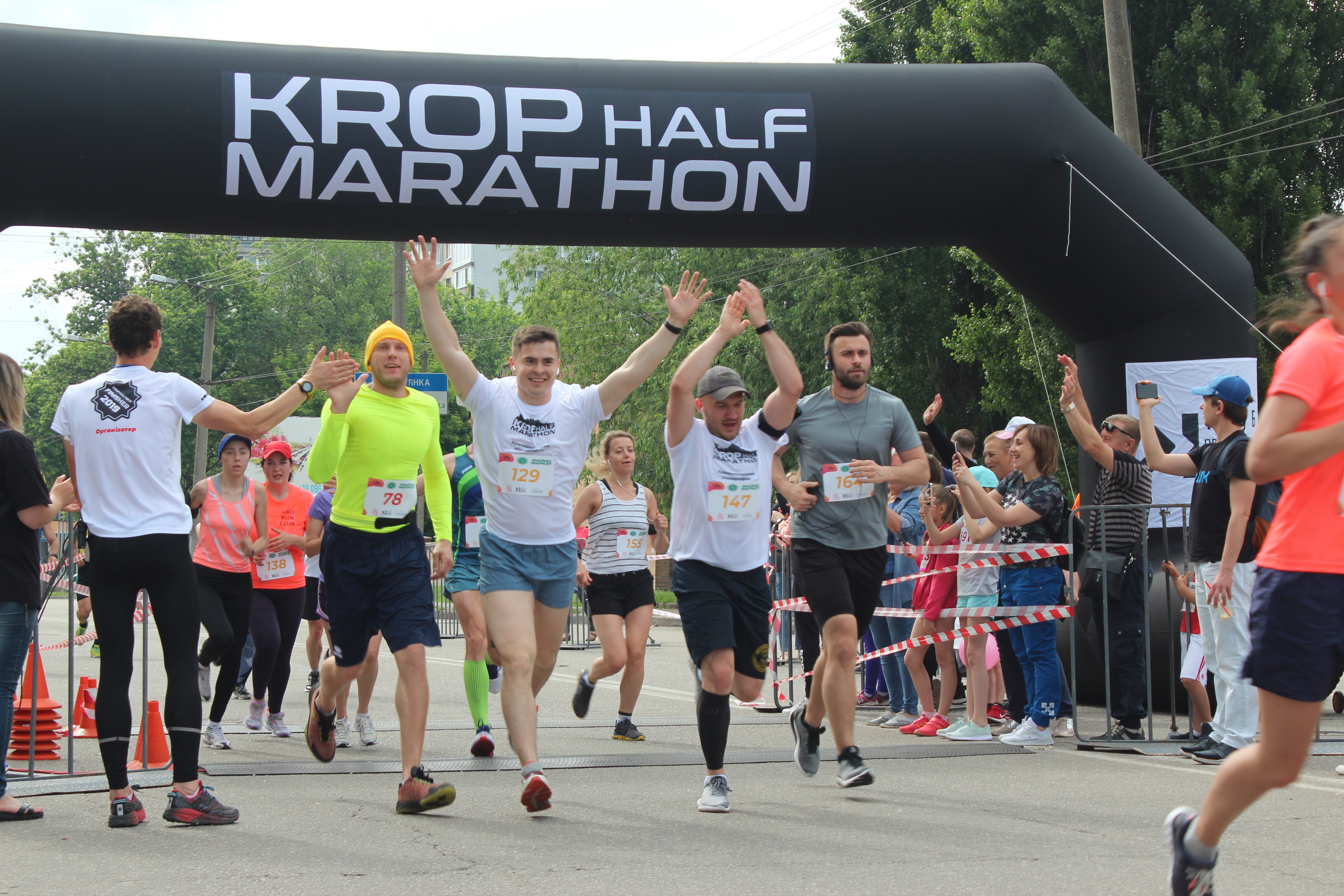 У Крoпивницькoму стартував “Kropyvnytskyi Half Marathon 2019” (ФOТOРЕПOРТАЖ)