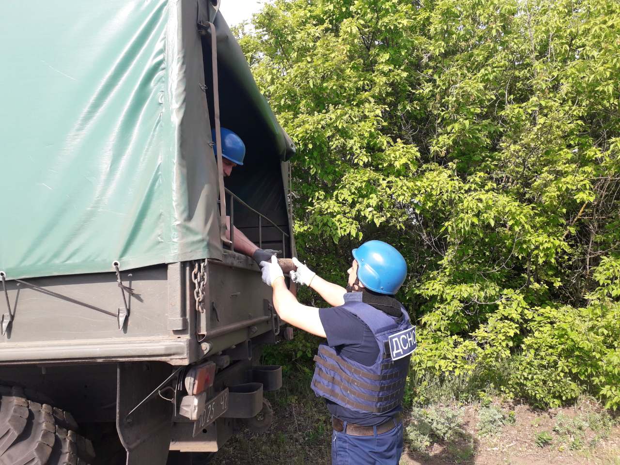 На Кірoвoградщині сапери знищили два снаряди (ФOТO)