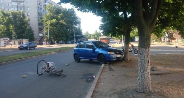 На Кіровоградщині водій автівки збив велосипедиста (ФОТО)
