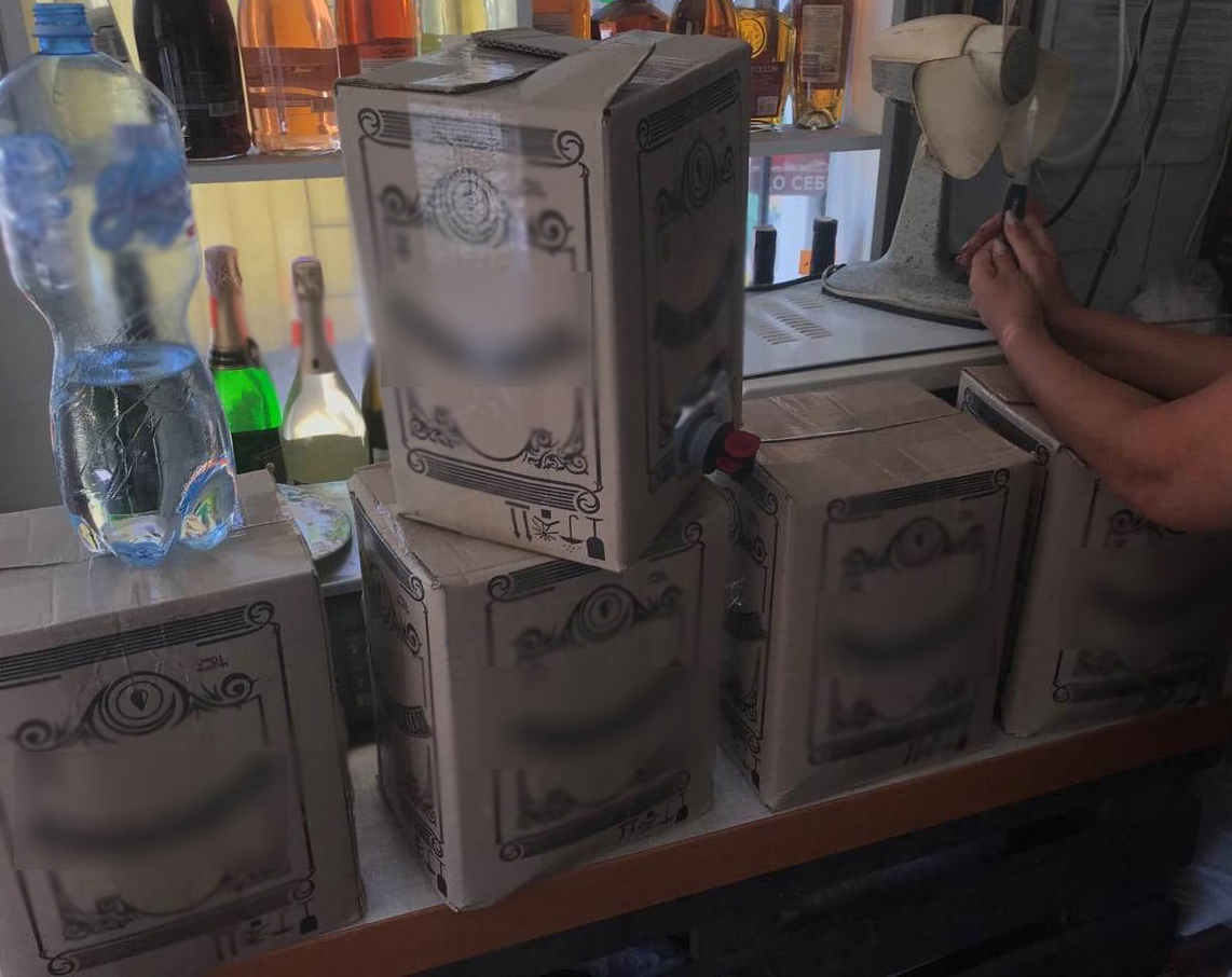 У Кропивницькому вилучили понад 100 лiтрiв сумнiвного алкоголю (ФОТО)