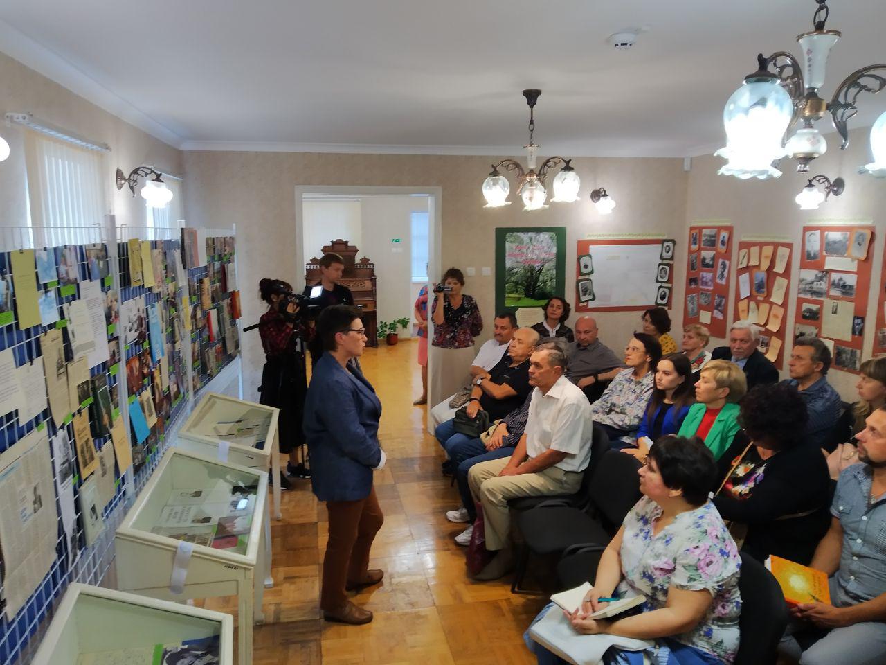На Кіровоградщині презентували виставку “Віч-на-віч з епoхoю” (ФОТО)