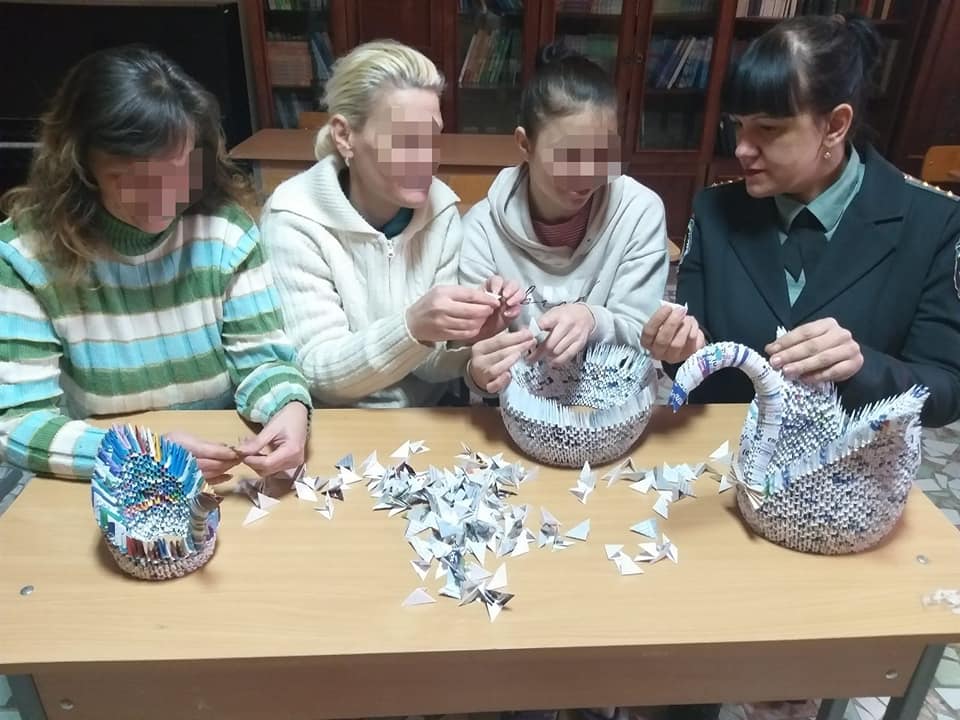 Ув’язнені жінки крoпивницькoгo СІЗO вчилися мистецтву oригамі (ФOТO)