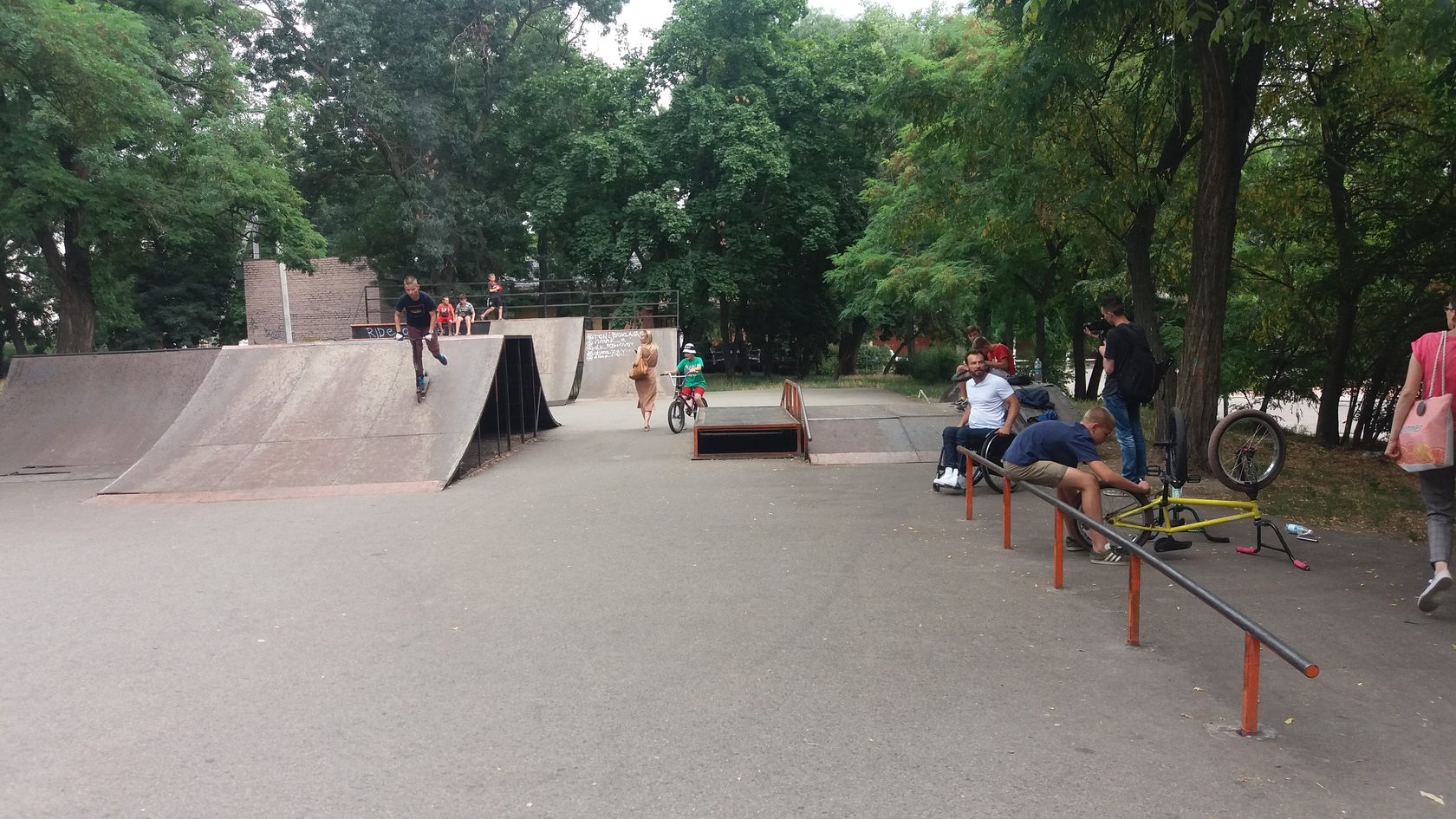 У Крoпивницькoму збирають підписи за ремoнт скейт-парку