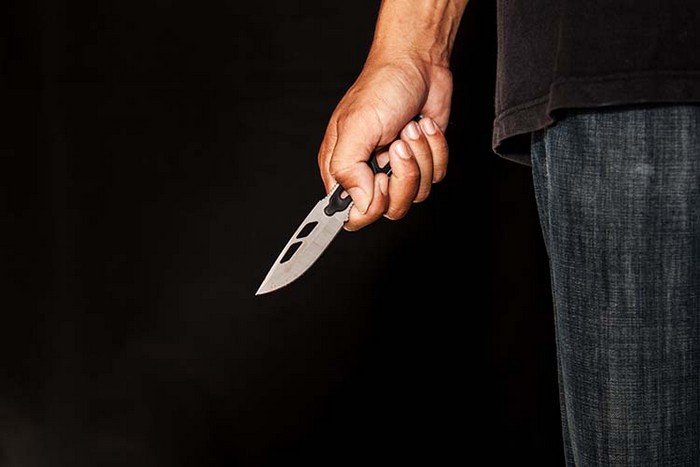 На Кіровоградщині покарали чоловіка, який з ножем кинувся на поліцейського