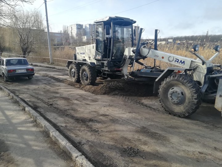 У Кропивницькому комунальники розпочали ремонт доріг (ФОТО)