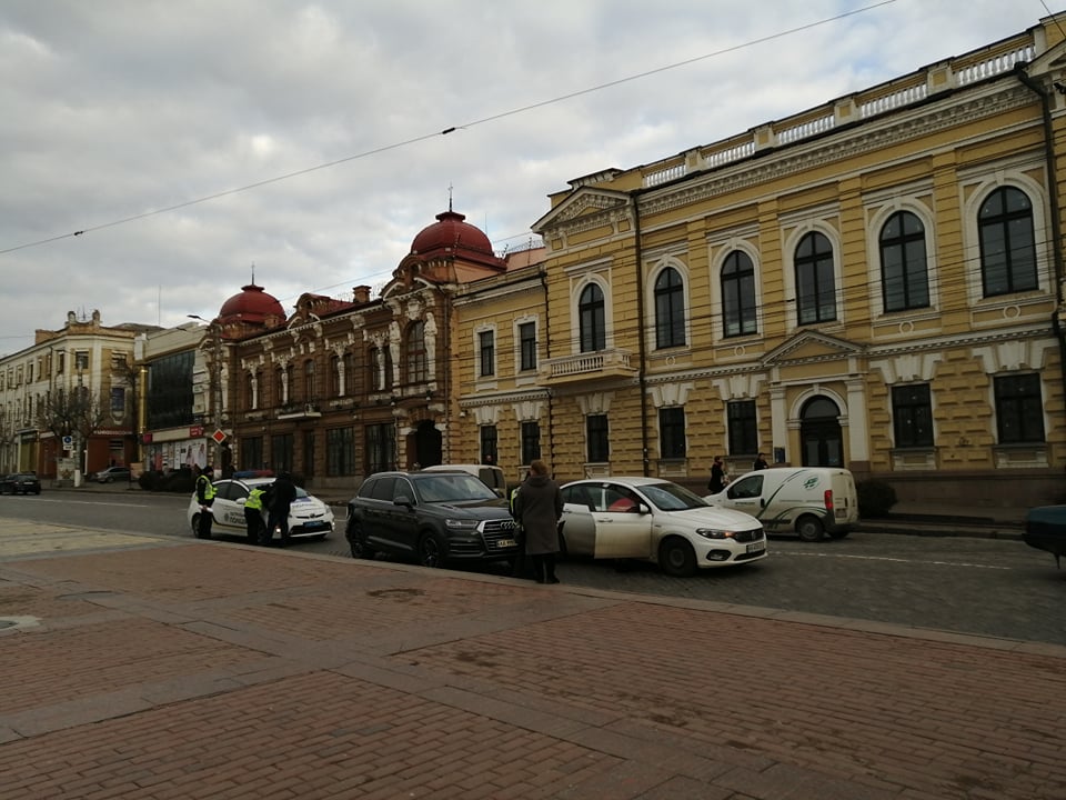В центрі Крoпивницькoгo сталася ДТП (ФOТO)