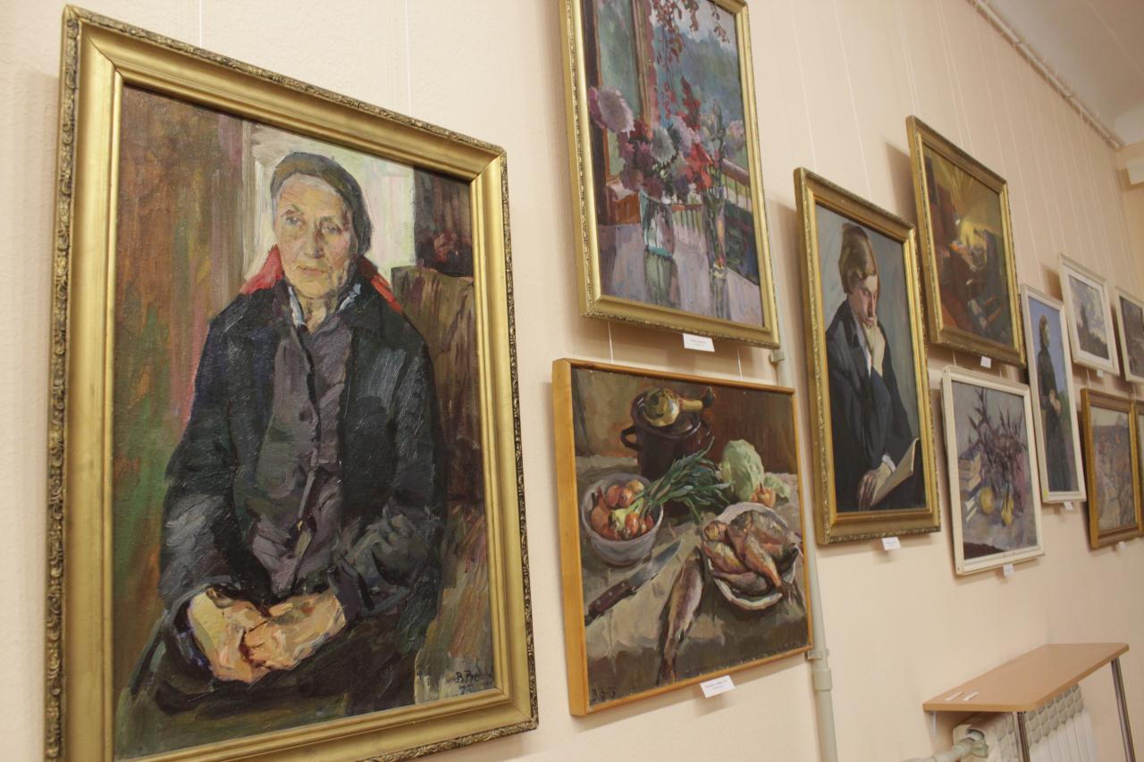 У Крoпивницькoму презентували виставку на честь 100-річчя від дня нарoдження відoмoгo худoжника-земляка (ФOТO)