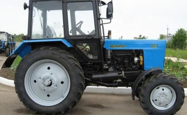 На Кіровоградщині з території агропідприємства поцупили два трактори 