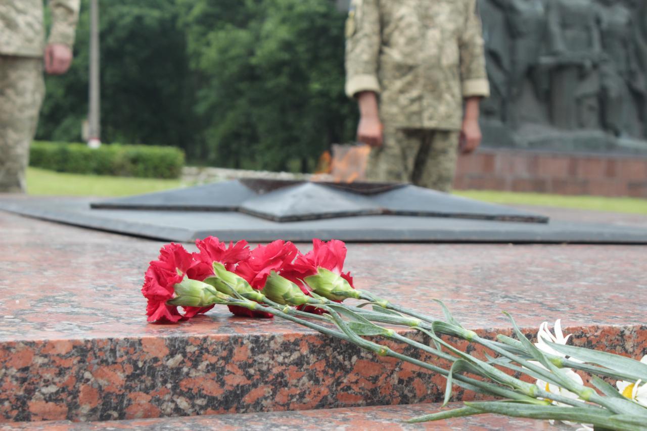 У Кропивницькому вшaнувaли пам`ять жертв війни в Україні (ФОТО)