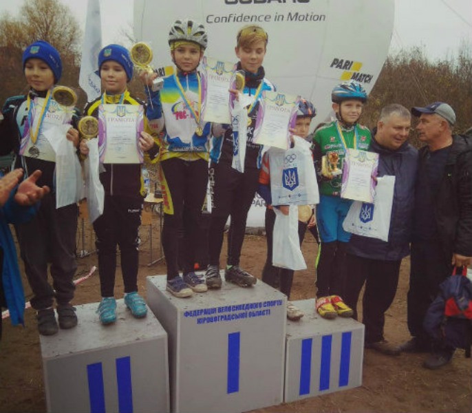 Юні велосипедисти з Кіровогрaдщини здобули вісім нaгород нa змaгaннях у Миколaєві