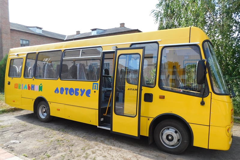 Учням опорної школи на Кiровоградщинi вручили новий автобус за майже два мiльйони гривень (ФОТО)