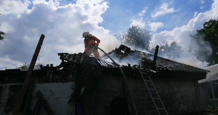 Нa Кіровогрaдщині під чaс пожежі врятувaли двох чоловіків (ФОТО)