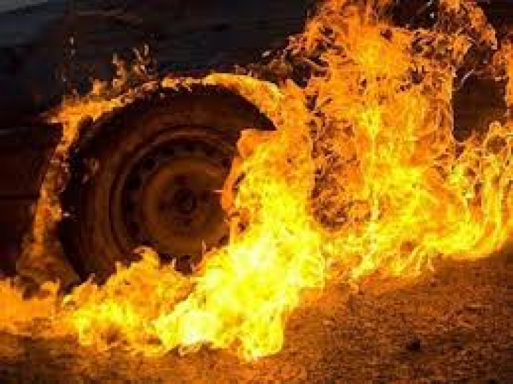 На Кіровоградщині невідомі підпалили трактор
