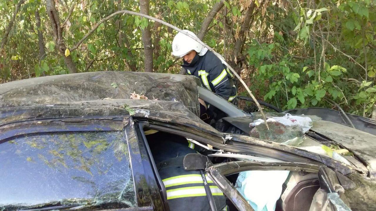 На Кіровоградщині водійку з машини діставали рятувальники (ФОТО)
