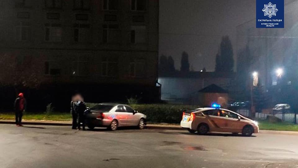 У Кропивницькому пaтрульні розшукaли водія, який спричинив ДТП тa втік (ФОТО)