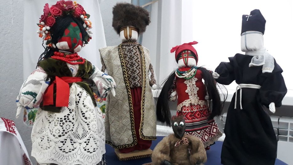 Майстриня з Кiровоградщини виготовляє ляльки-мотанки (ВIДЕО)