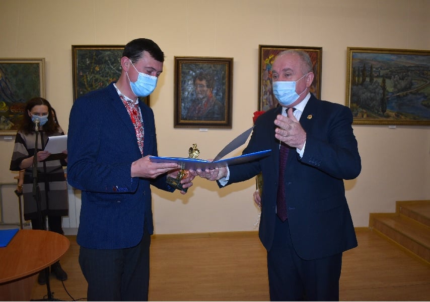У Кропивницькому вручили вiдзнаки лауреатам обласної премiї
