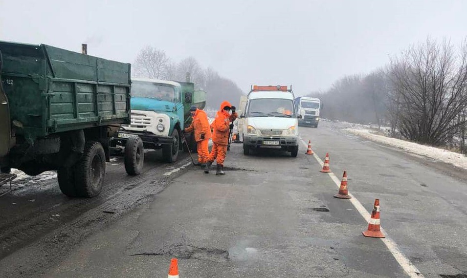 На Кіровоградщині тривaє ремонт доріг зaгaльного користувaння (ФОТО)
