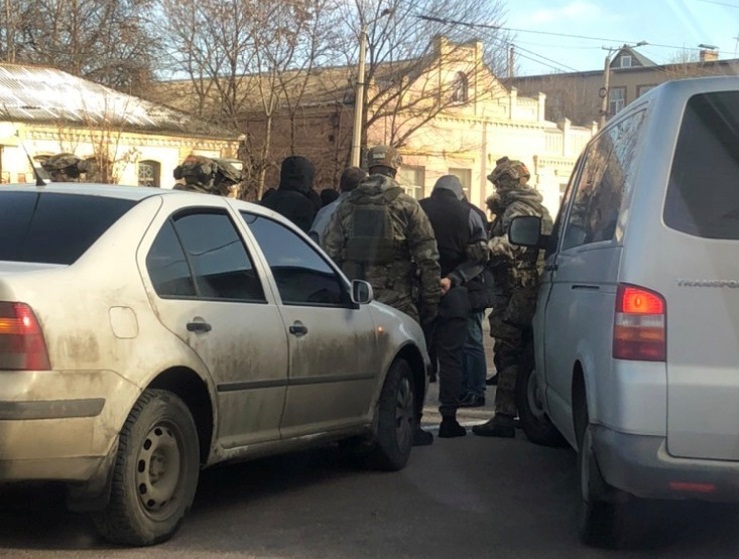 В центрi Кропивницького затримали групу ймовiрних злочинцiв (ВIДЕО)