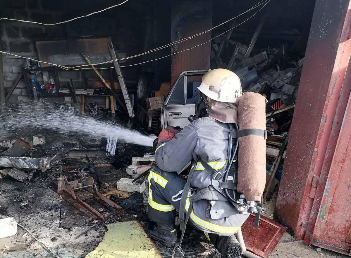 Пiд час пожежi в гаражi постраждав 18-рiчний житель Кiровоградщини (ФОТО)