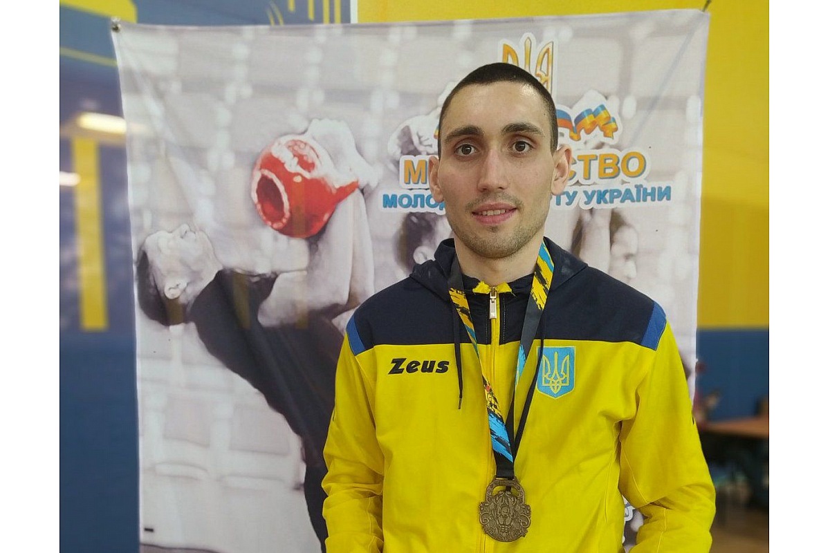 Кропивничaнин стaв чемпіоном Укрaїни з гирьового спорту