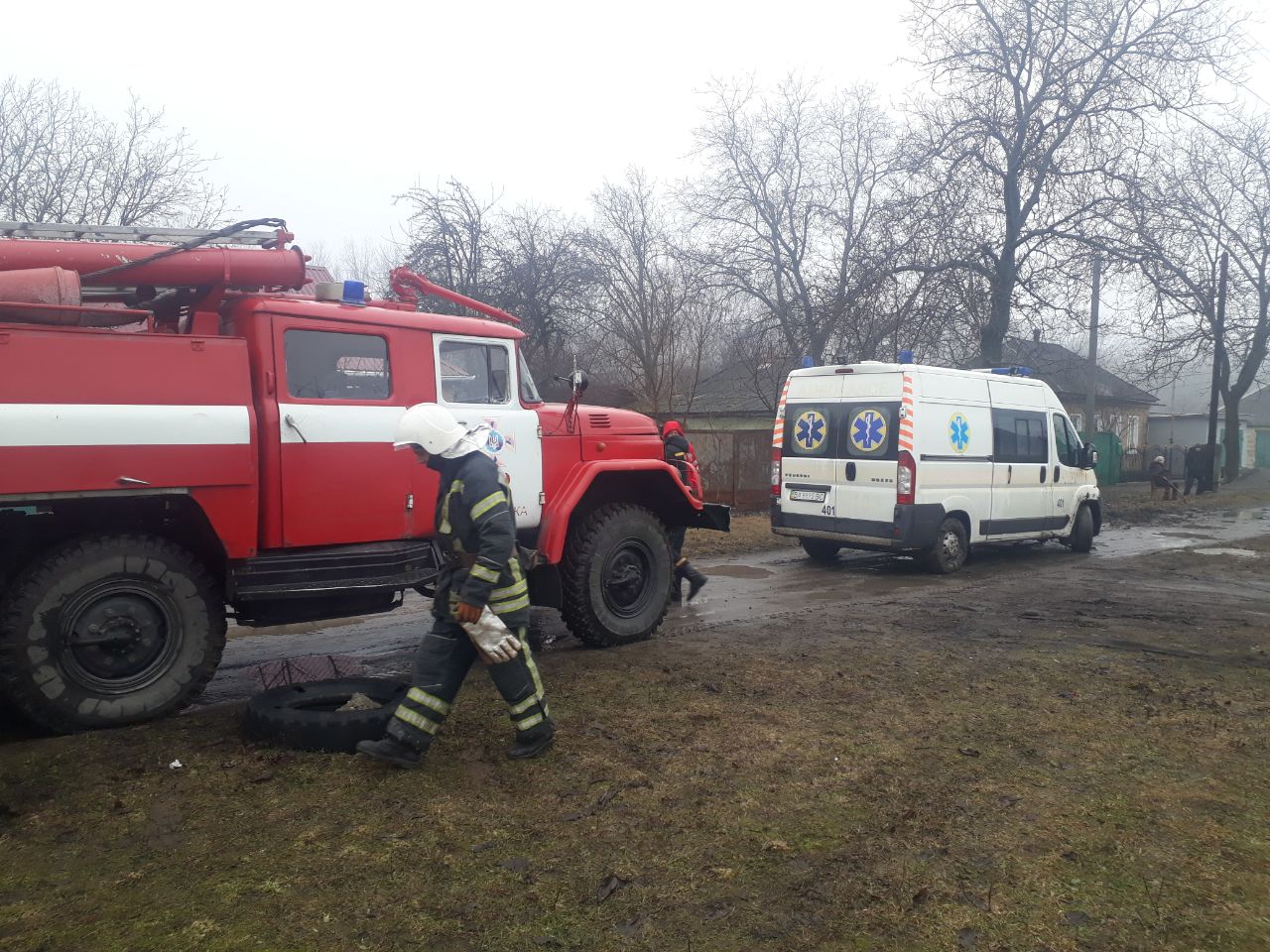 Нa Кіровогрaдщині рятувaльники двічі буксирувaли aвтомобілі швидкої медичної допомоги (ФОТО)