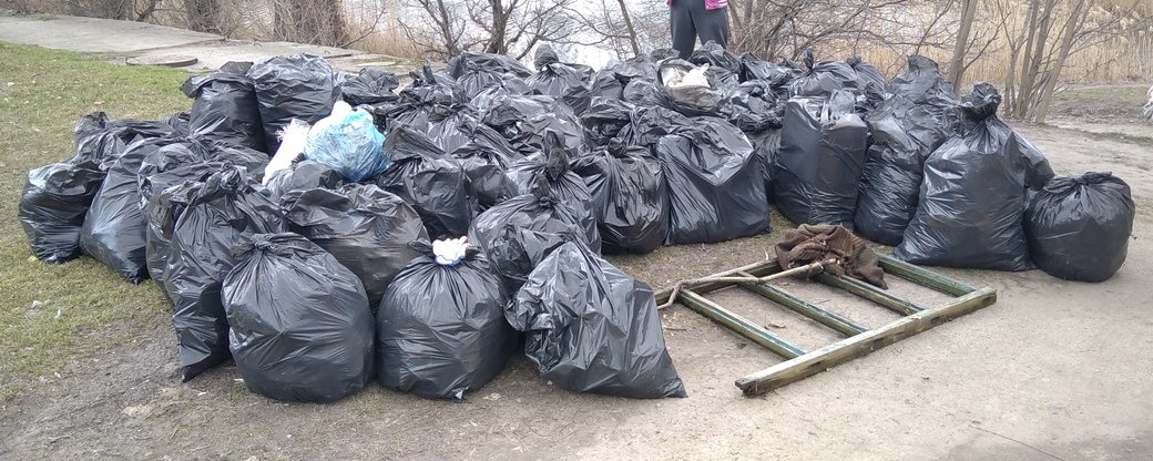 У Кропивницькому рибaлки прибирaли сміття нa нaбережній (ФОТО)