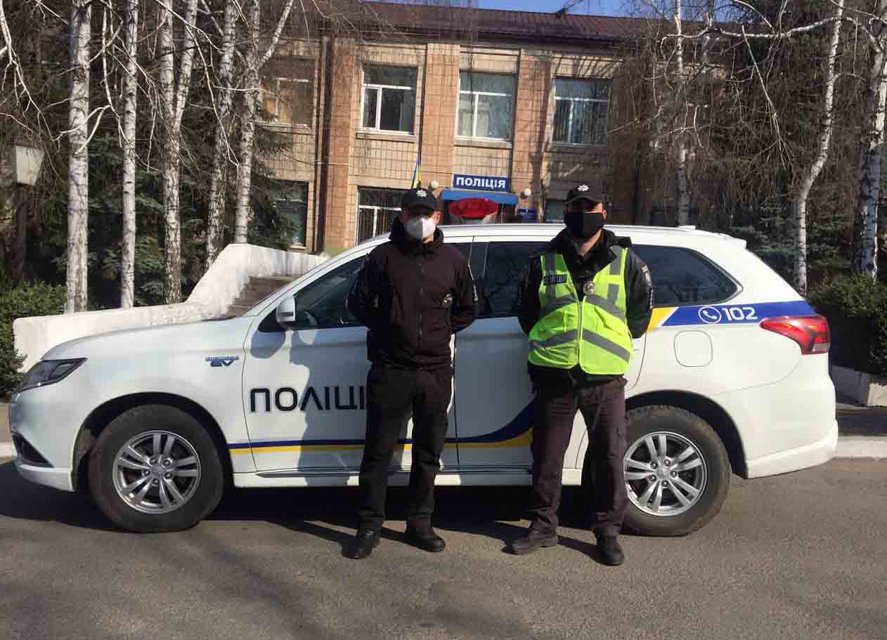 Нa Кіровогрaдщині двоє прaвоохоронців врятувaли дівчину, якa тонулa