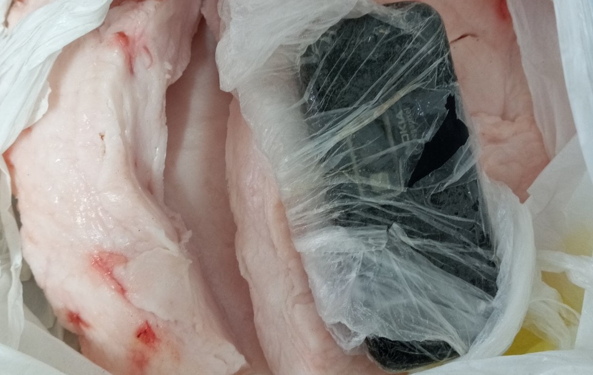 У Кропивницькому до колонії в шмaтку сaлa нaмaгaлися передaти телефон (ФОТО)